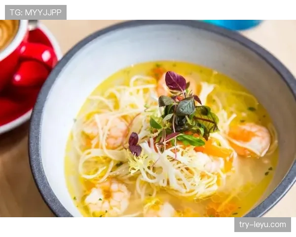 张雨霏训练完直接拎爱马仕去吃火锅？