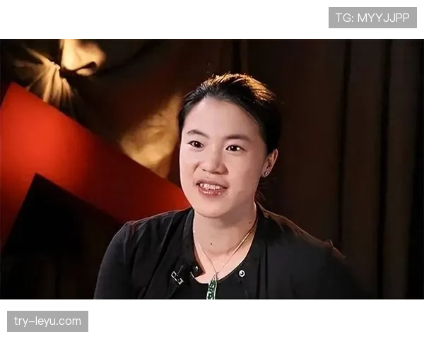 王楠退役后这生活也太让人羡慕了，天天带娃打高尔夫，自律得像还在役